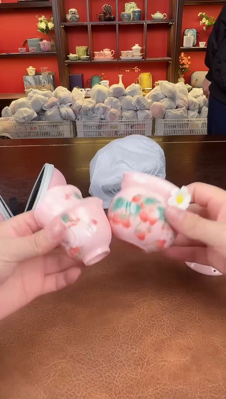 【闪购商品】草莓兔1111111111111