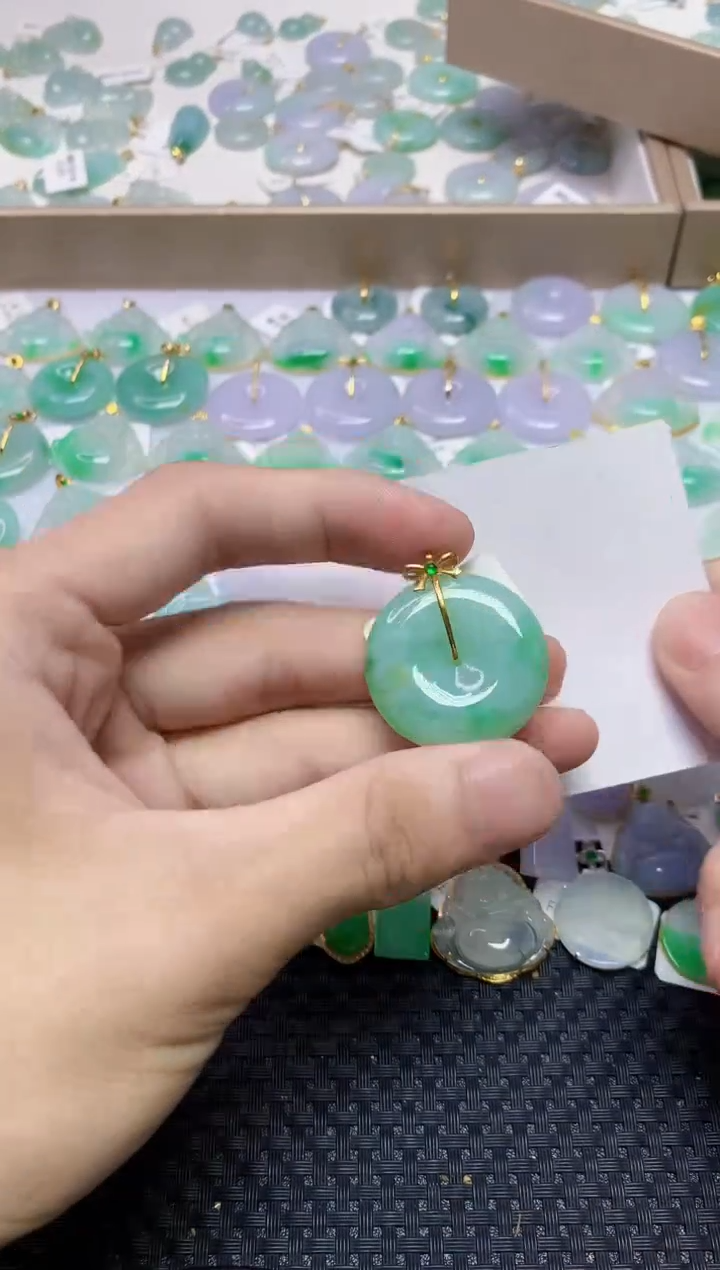 翡翠18K金镶嵌颈饰5645645646464