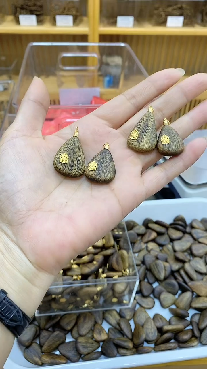 沉香吊坠吊坠多样性发一