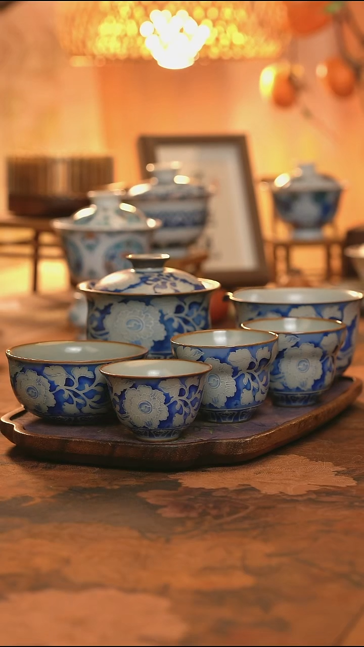 三才盖碗一个主人杯一个福禄杯两个小客杯一个公道杯一个