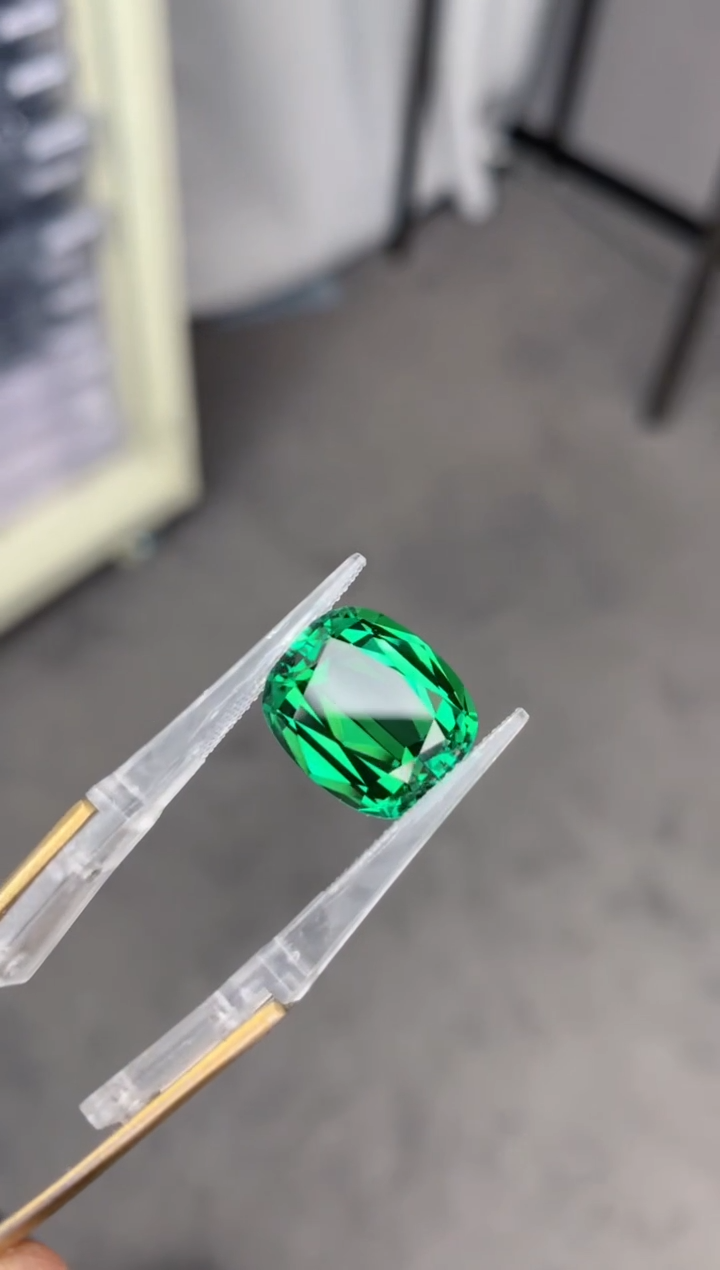 【闪购商品】碧玺裸石未镶嵌9.3ct 绿碧玺