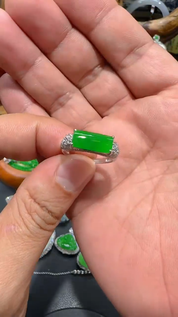 【闪购商品】翡翠戒指18K金镶嵌戒指