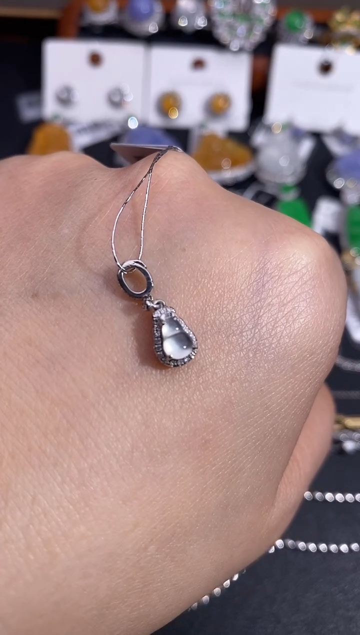 【闪购商品】翡翠颈饰18K金镶嵌吊坠