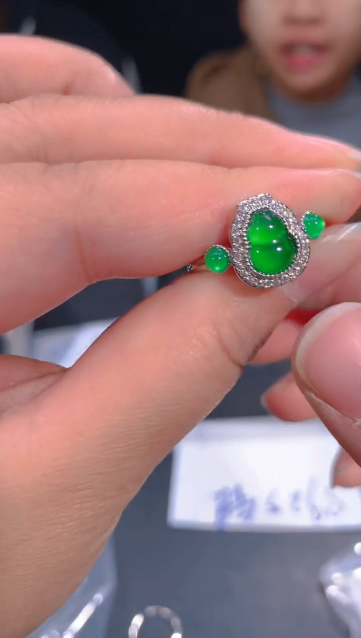 【闪购商品】定制翡翠未镶嵌27定制翡翠，多样性发货（发其一）