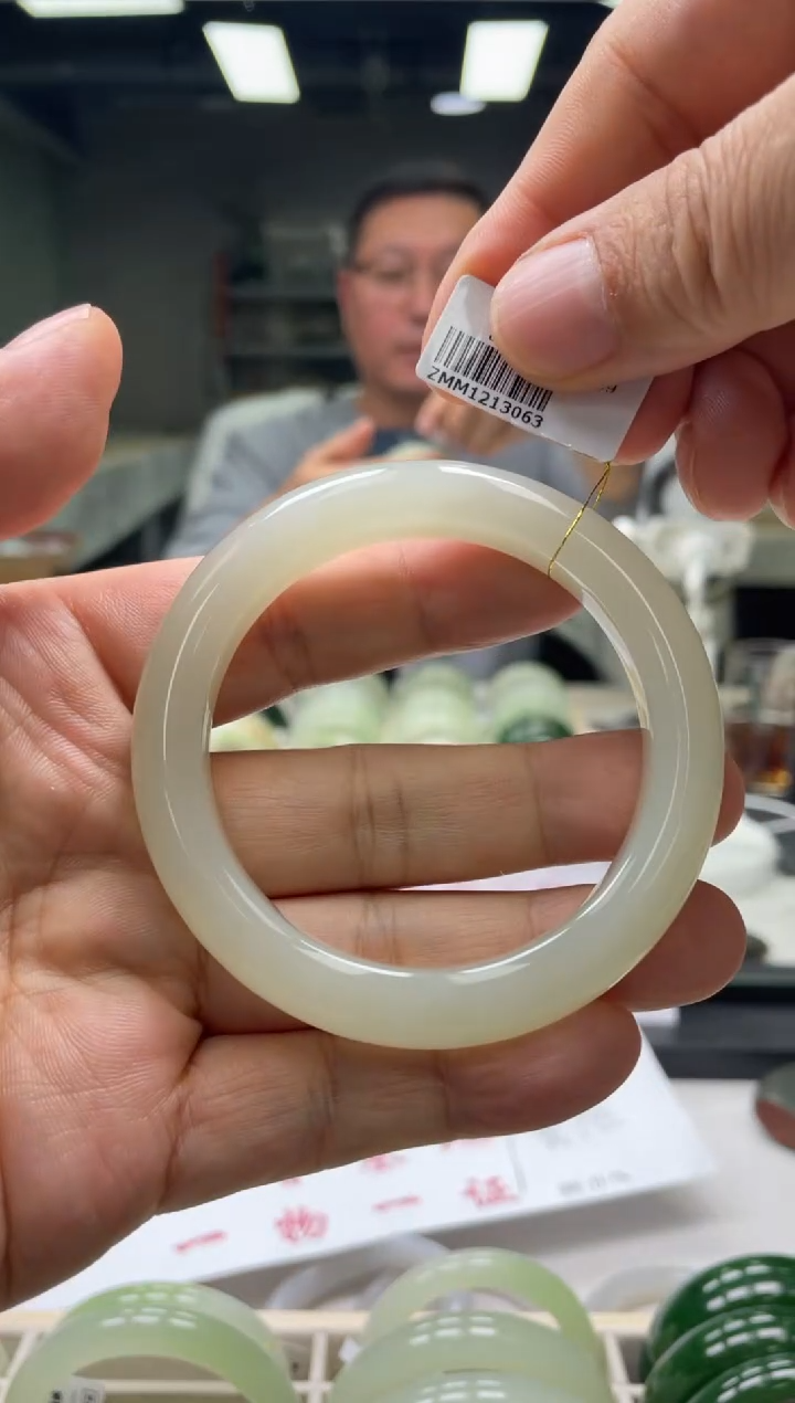 【闪购商品】和田玉手镯未镶嵌编码3063 圈口57-58