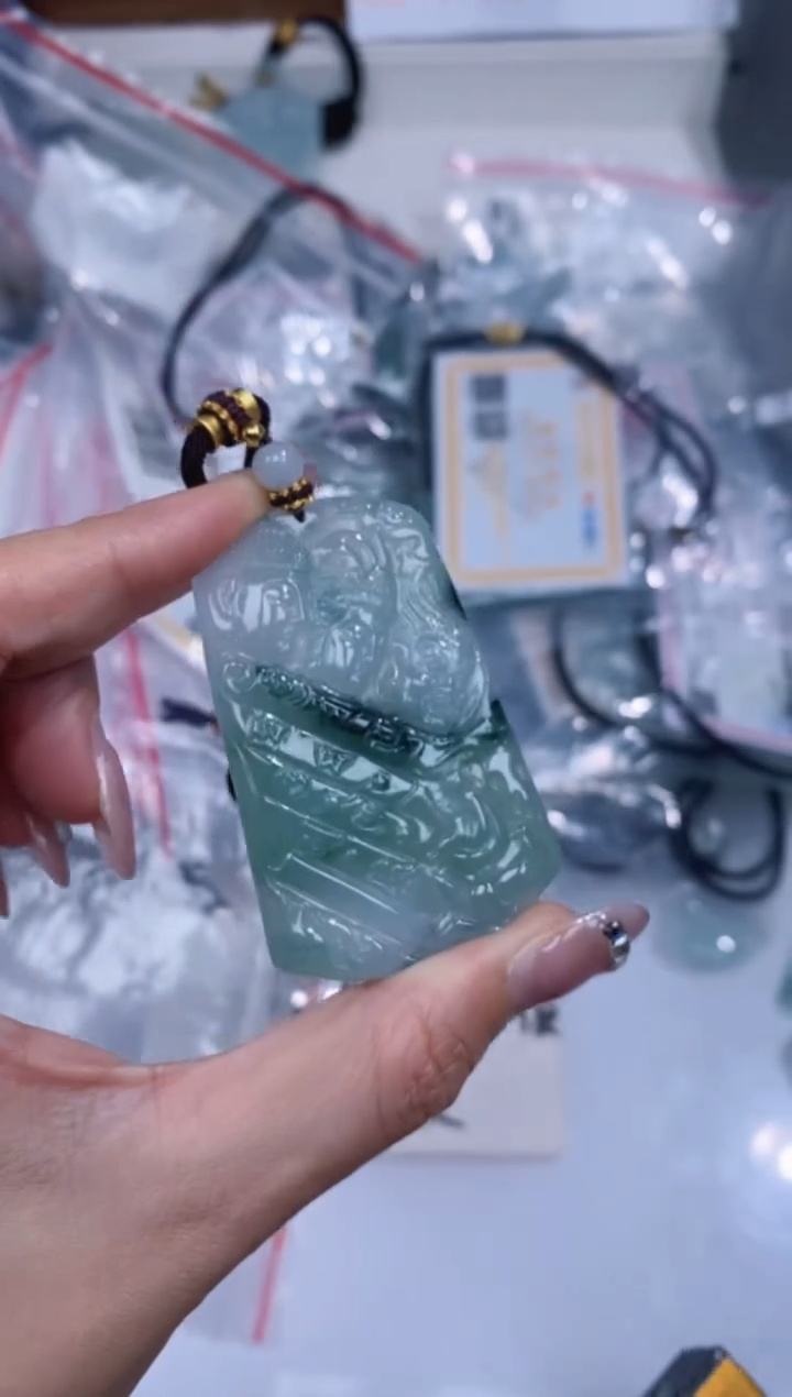 颈饰未镶嵌翡翠吊坠