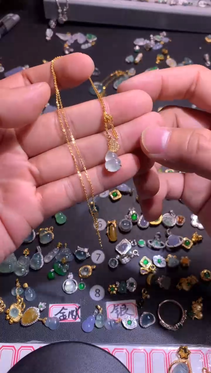 【闪购商品】翡翠吊坠(不含链)18K金镶嵌1