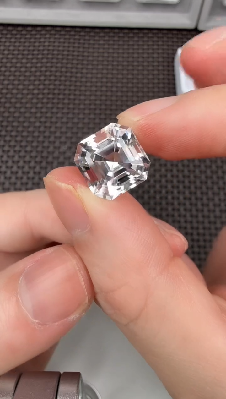 【闪购商品】托帕石裸石未镶嵌14.7ct-B01193