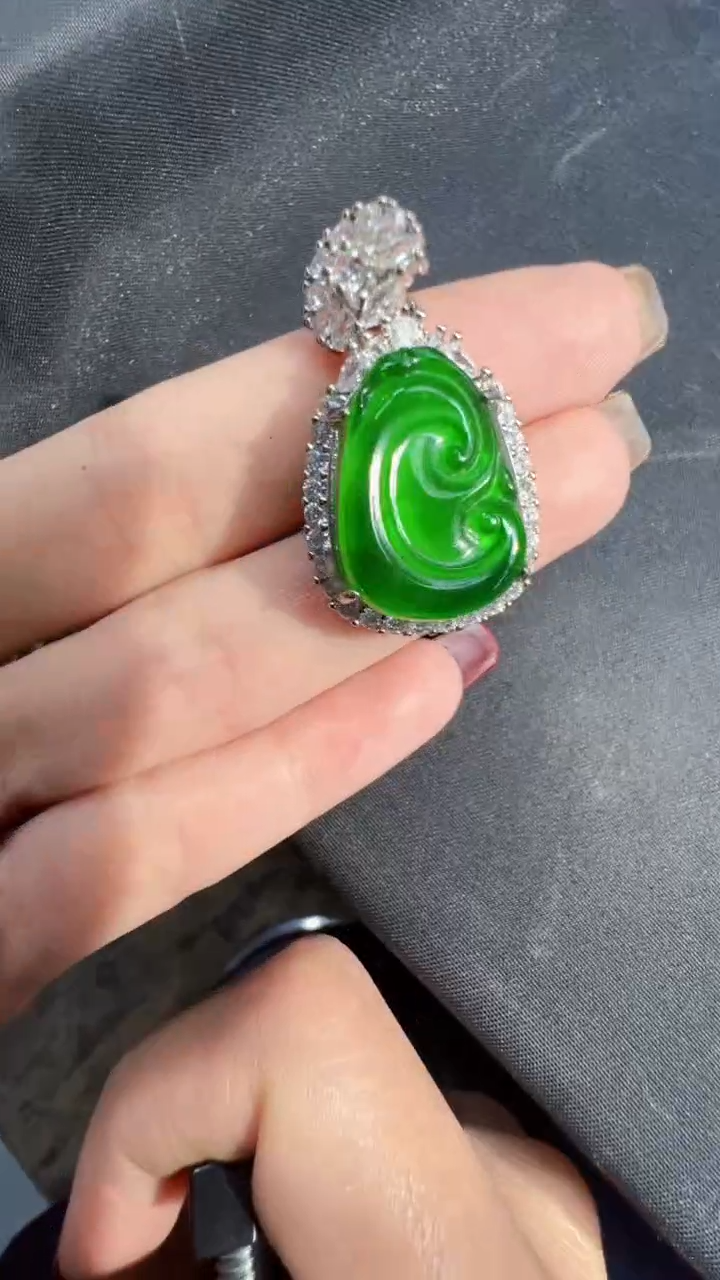 【闪购商品】定制翡翠未镶嵌如意1