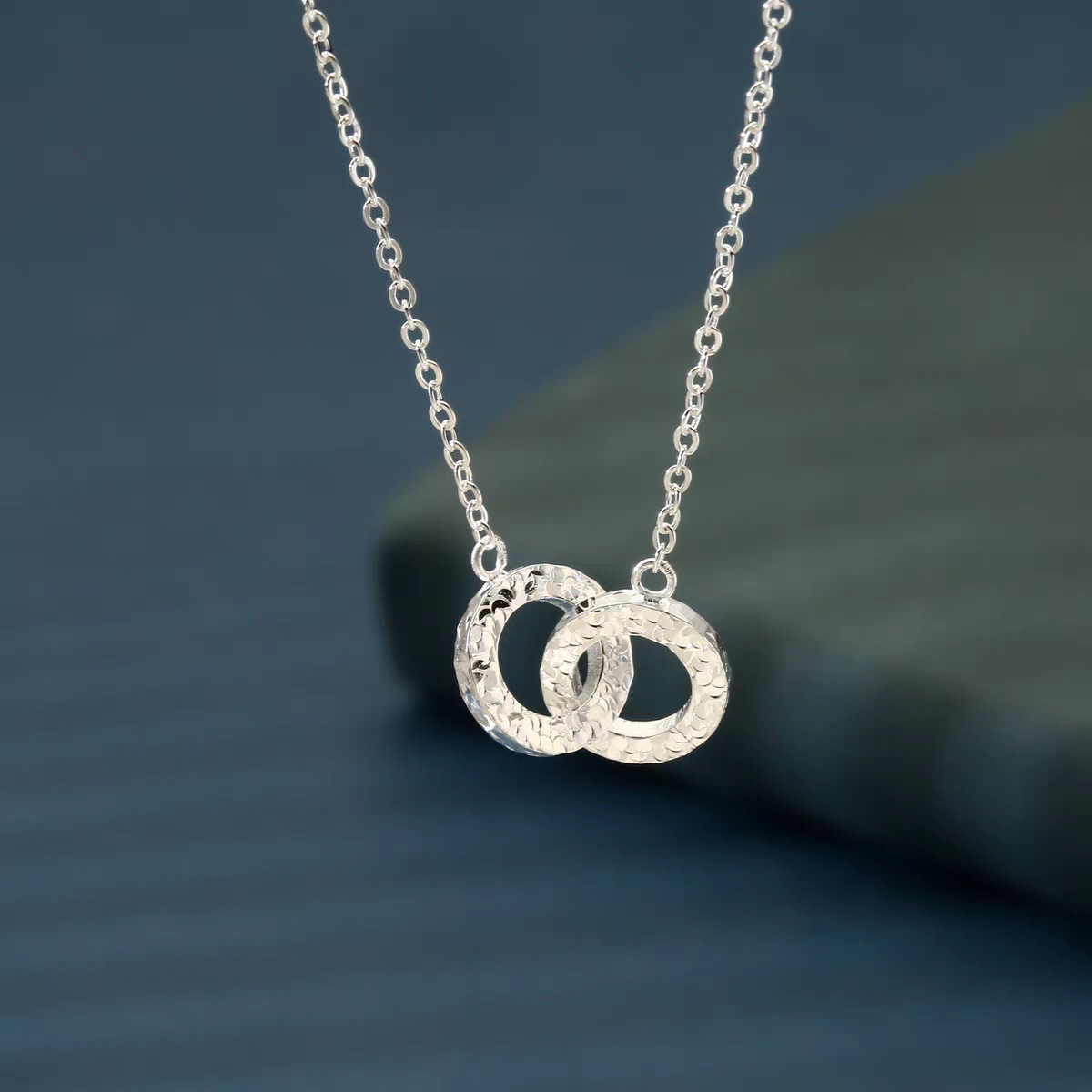 坠链均足银 999纯银莫比乌斯环吊坠女环环相扣项链新款锁骨链礼物