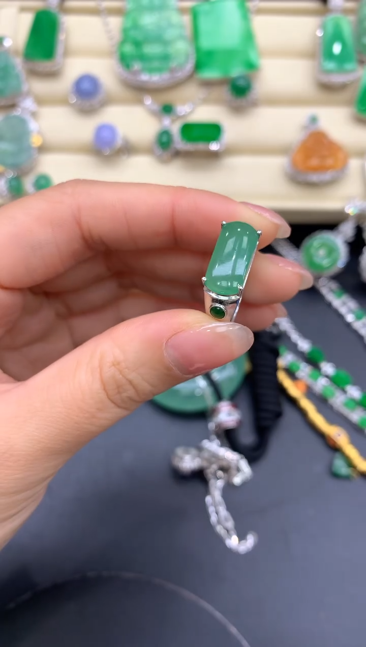 【闪购商品】翡翠戒指18K金镶嵌495-中国好珍宝