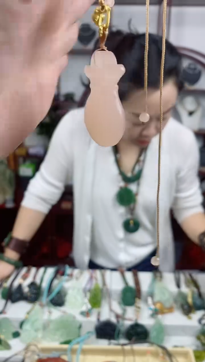 未镶嵌岫玉颈饰福袋