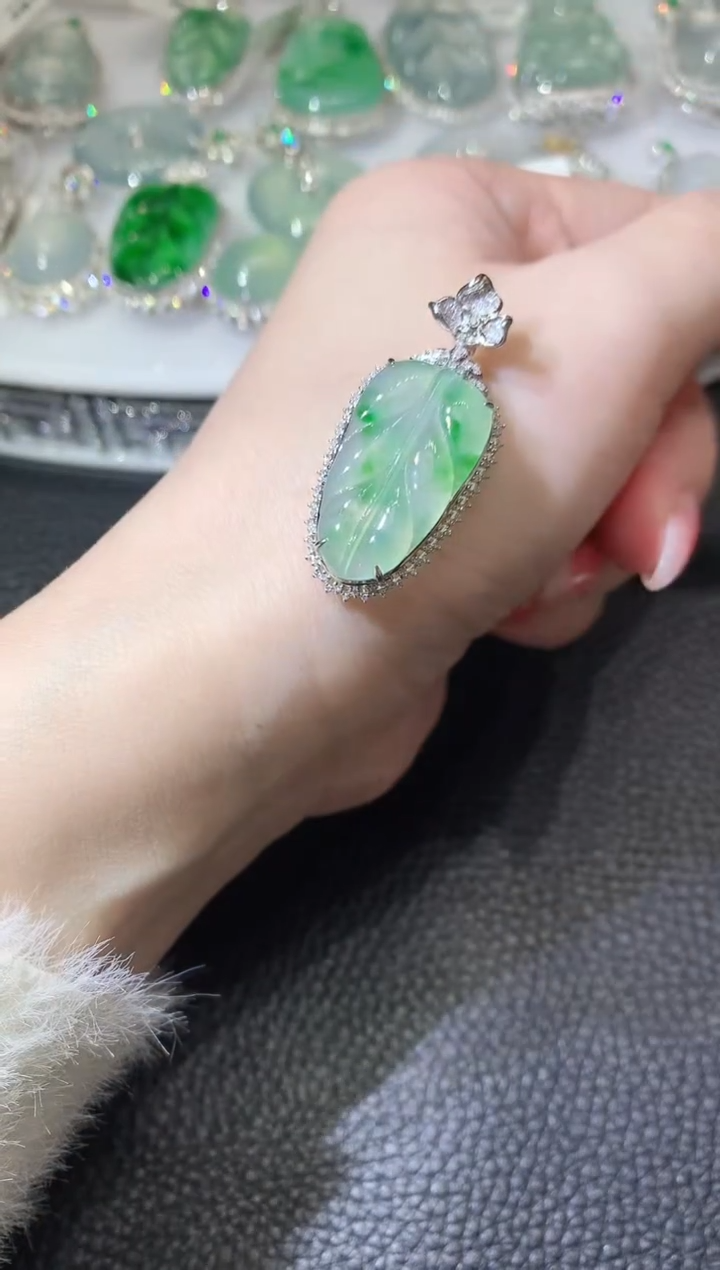 【闪购商品】翡翠吊坠(不含链)18K金镶嵌C2