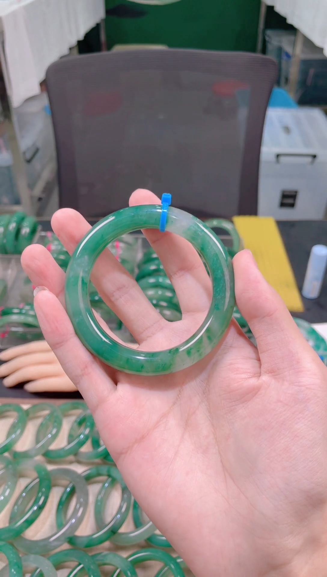 未镶嵌手镯石英质玉非洲翠