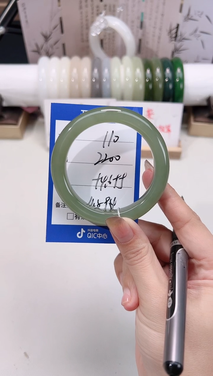 未镶嵌手镯和田玉湖水110