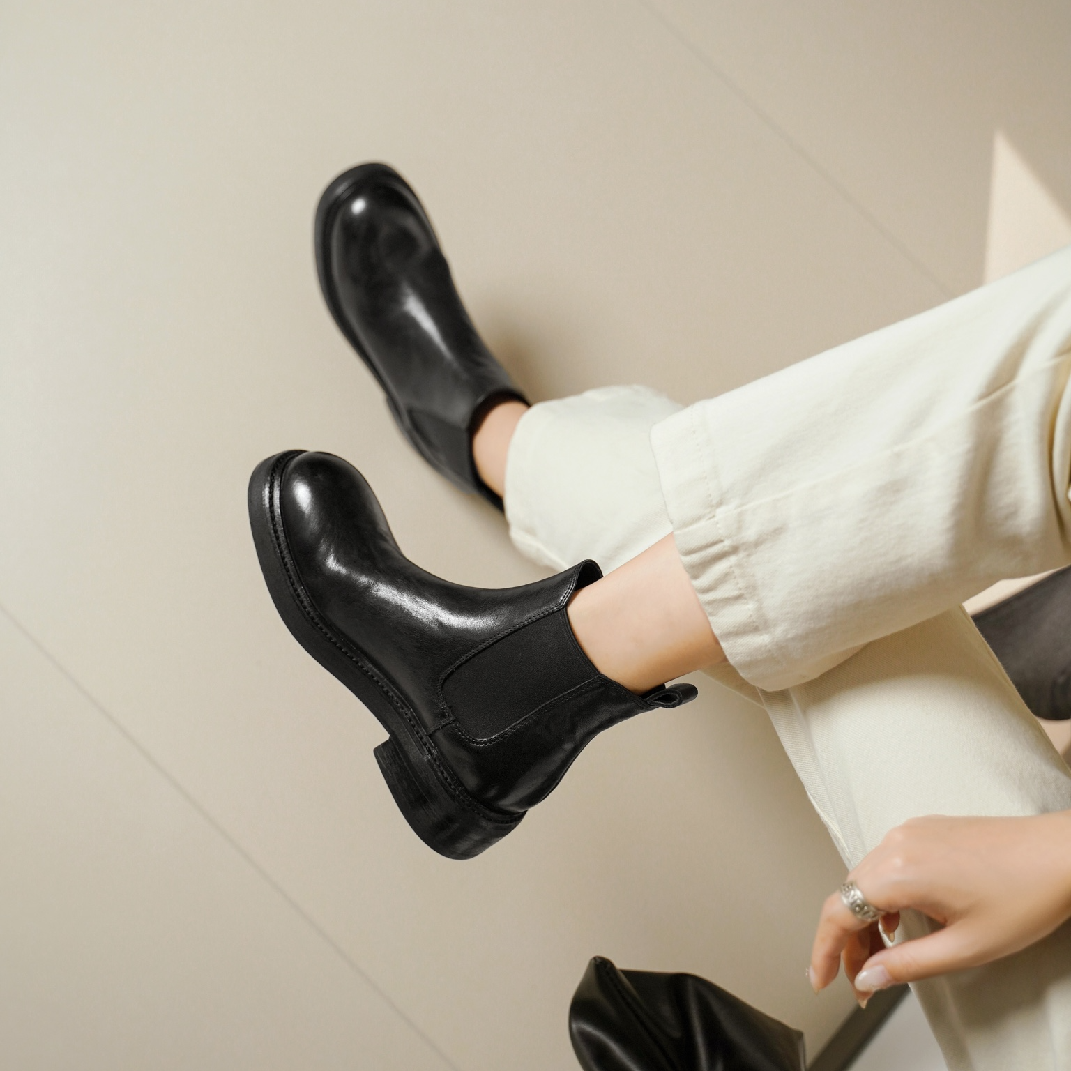 一眼好货牛皮黑色短靴秋冬新款靴子厚底英伦风休闲风粗跟靴子女