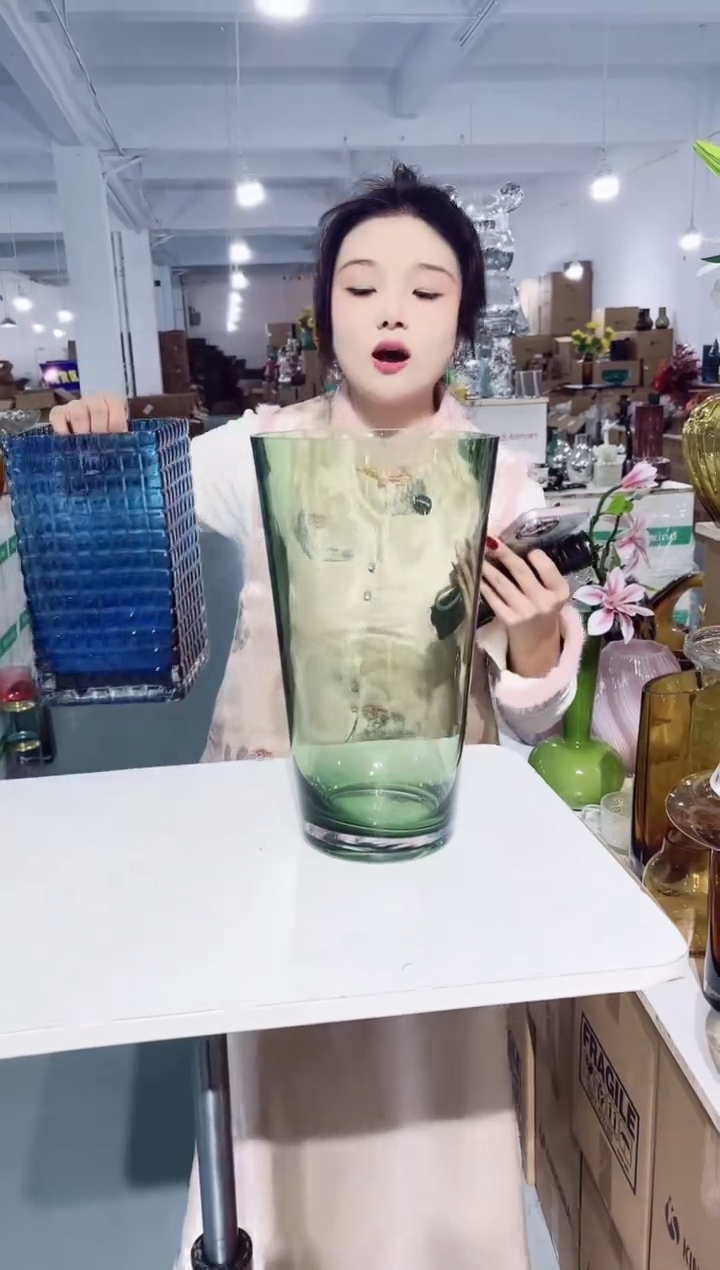 【闪购商品】玻璃私花主义花瓶厂-微瑕--VA46