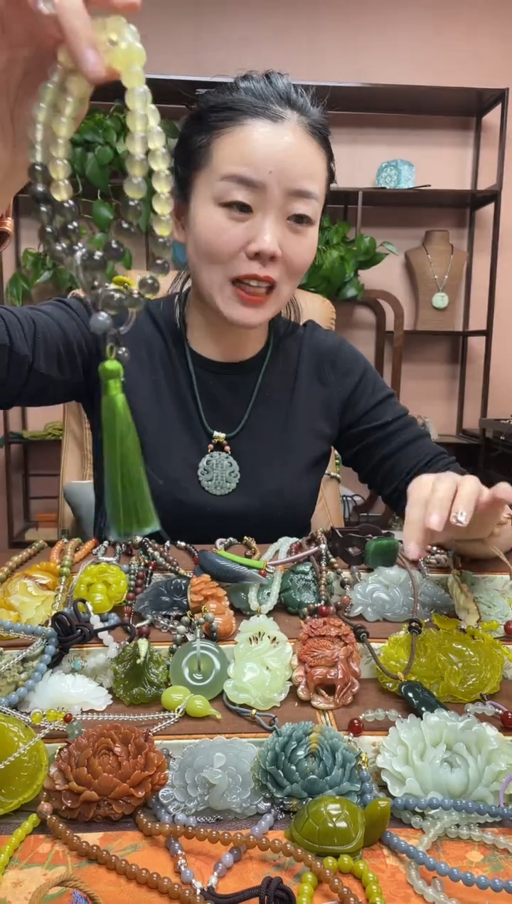 未镶嵌岫玉吊坠多样性发货发其中之一