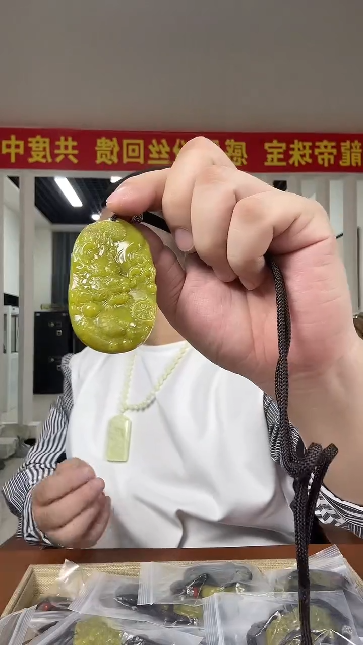 未镶嵌岫玉其它多样性发货一件