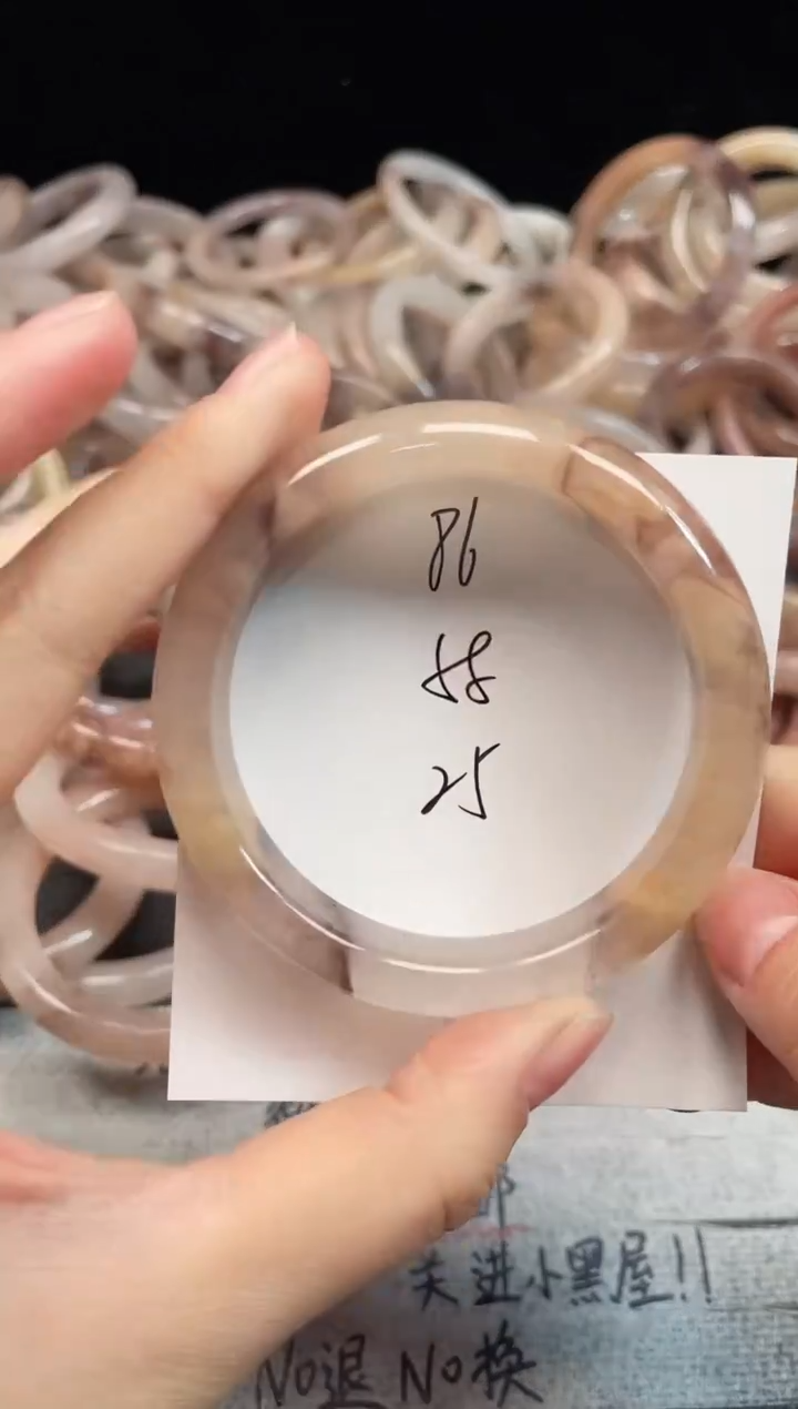 未镶嵌手镯石英质玉86