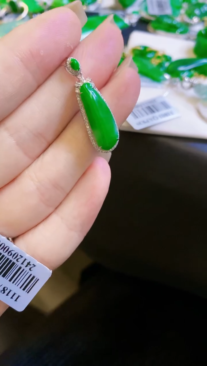 【闪购商品】定制翡翠18K金镶嵌瓜