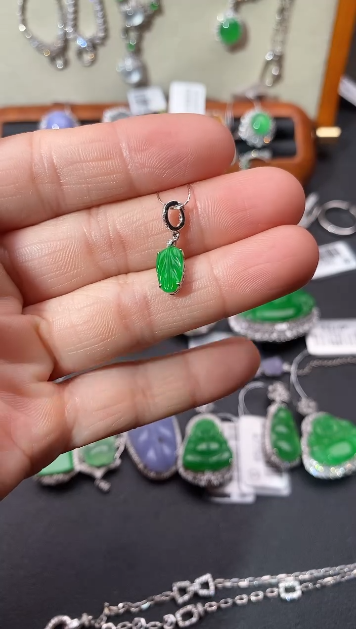 【闪购商品】翡翠吊坠(不含链)18K金镶嵌吊坠