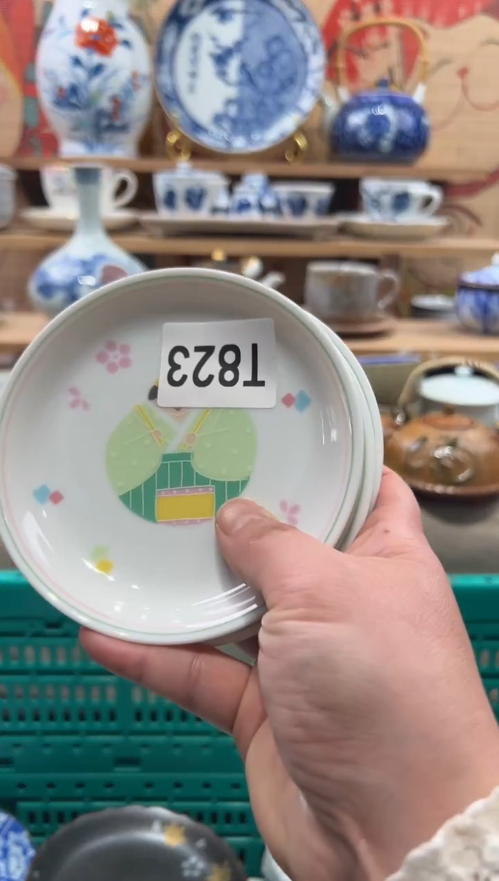 瓷片小**%瓷片------T823