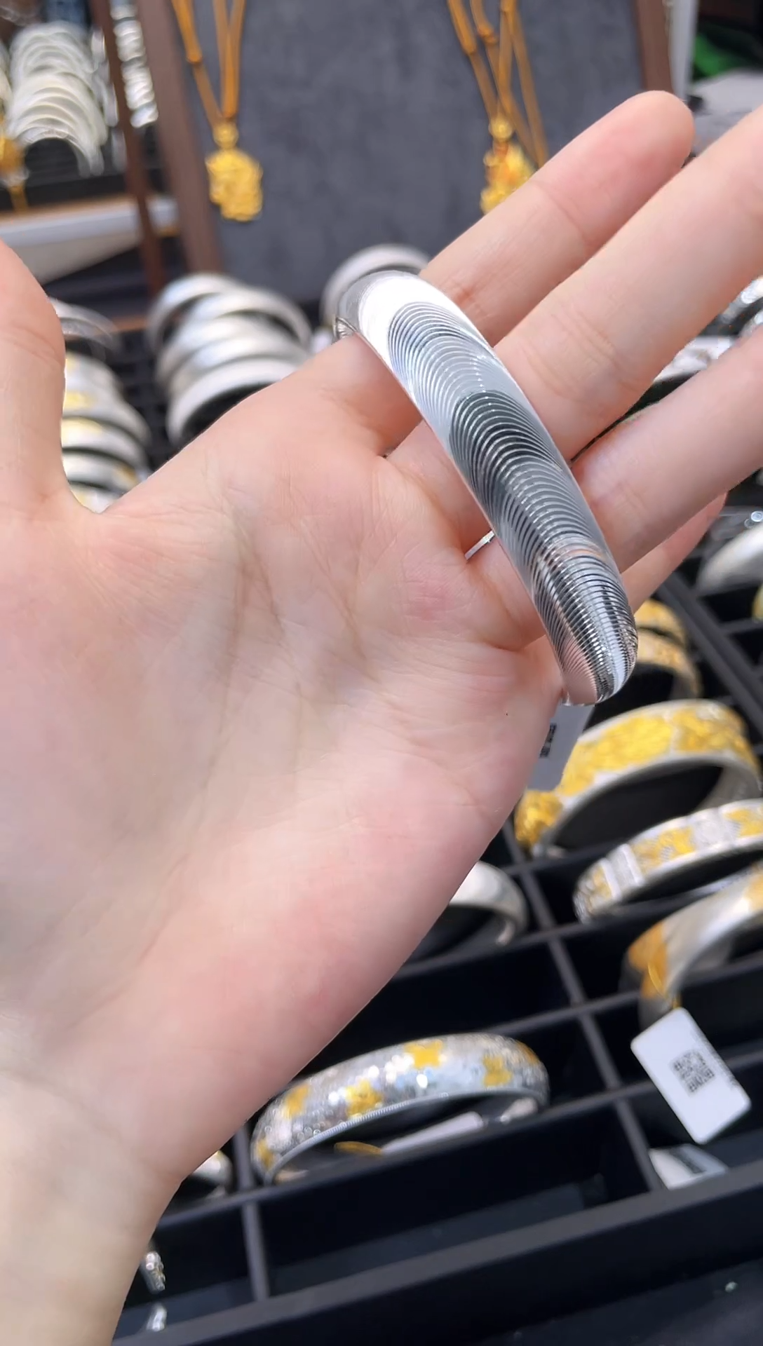 无足银猫眼 60圈口 43.58克