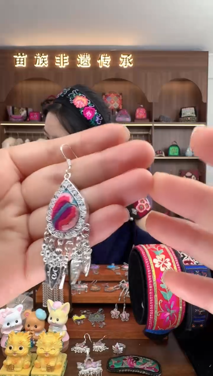 【闪购商品】织绣扶光苗绣传承68