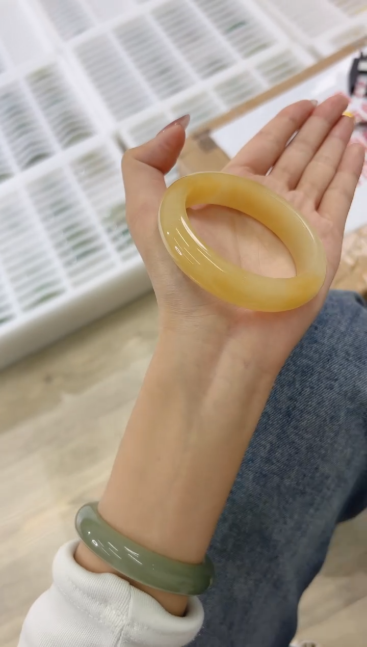 未镶嵌手镯石英质玉134-57HU