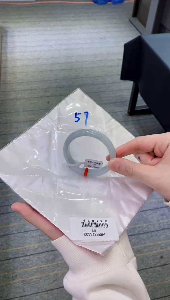 【闪购商品】翡翠手镯未镶嵌              