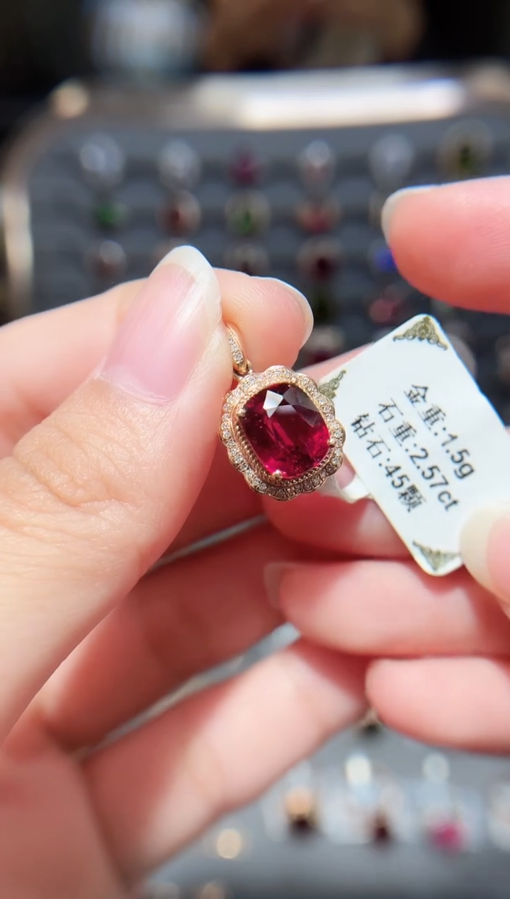 颈饰18K金镶嵌碧玺?****T2.57.