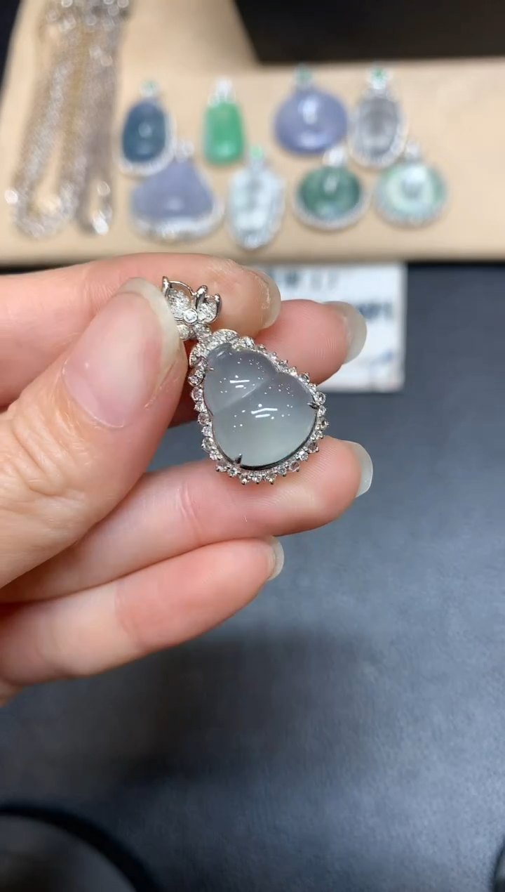 【闪购商品】翡翠吊坠(不含链)18K金镶嵌葫芦【无服务费