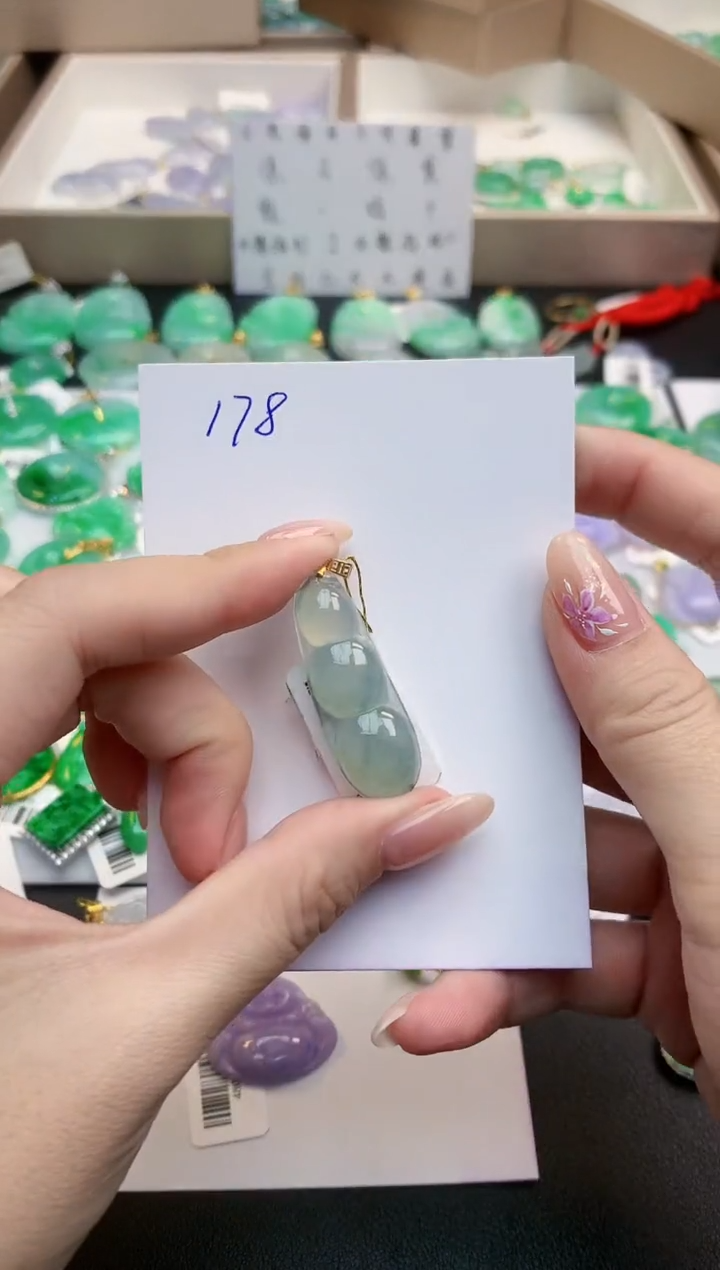 颈饰18K金镶嵌翡翠天然缅甸A货翡翠