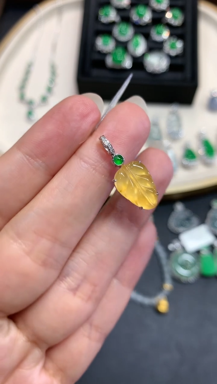 【闪购商品】翡翠吊坠(不含链)18K金镶嵌A105|2999