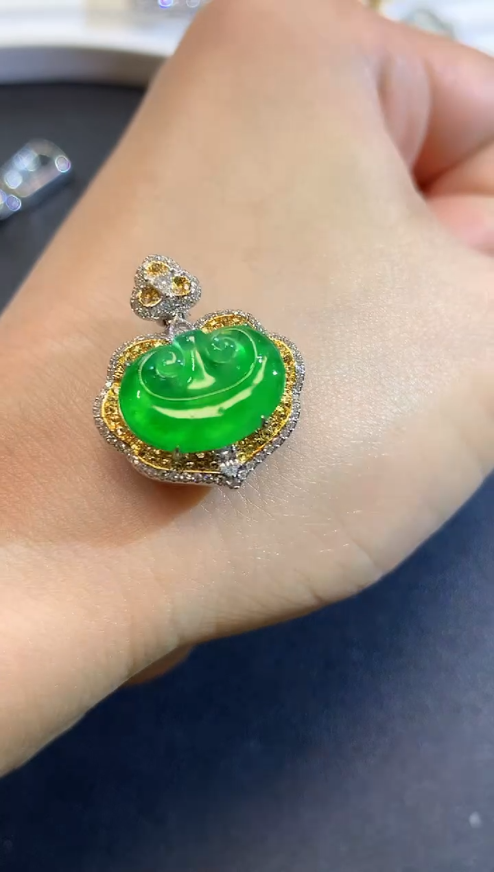 吊坠(不含链)18K金镶嵌翡翠A37 