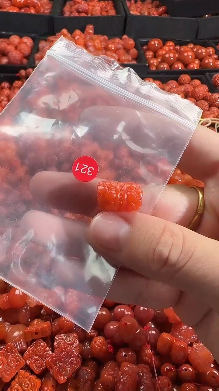 颈饰未镶嵌南红玛瑙1