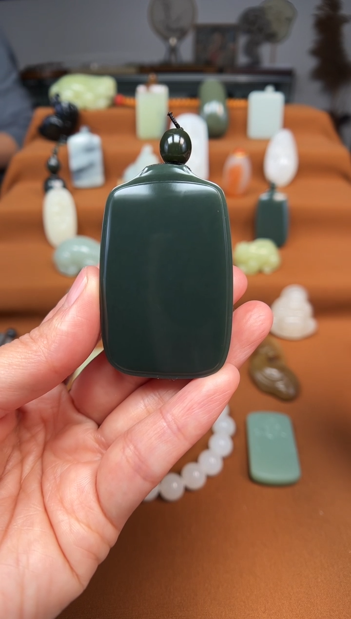 颈饰未镶嵌和田玉勇***屁平安牌