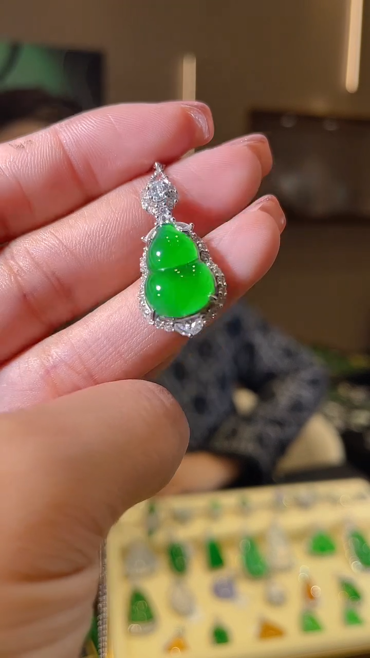 【闪购商品】翡翠吊坠(不含链)银S925镶嵌天然翡翠A货