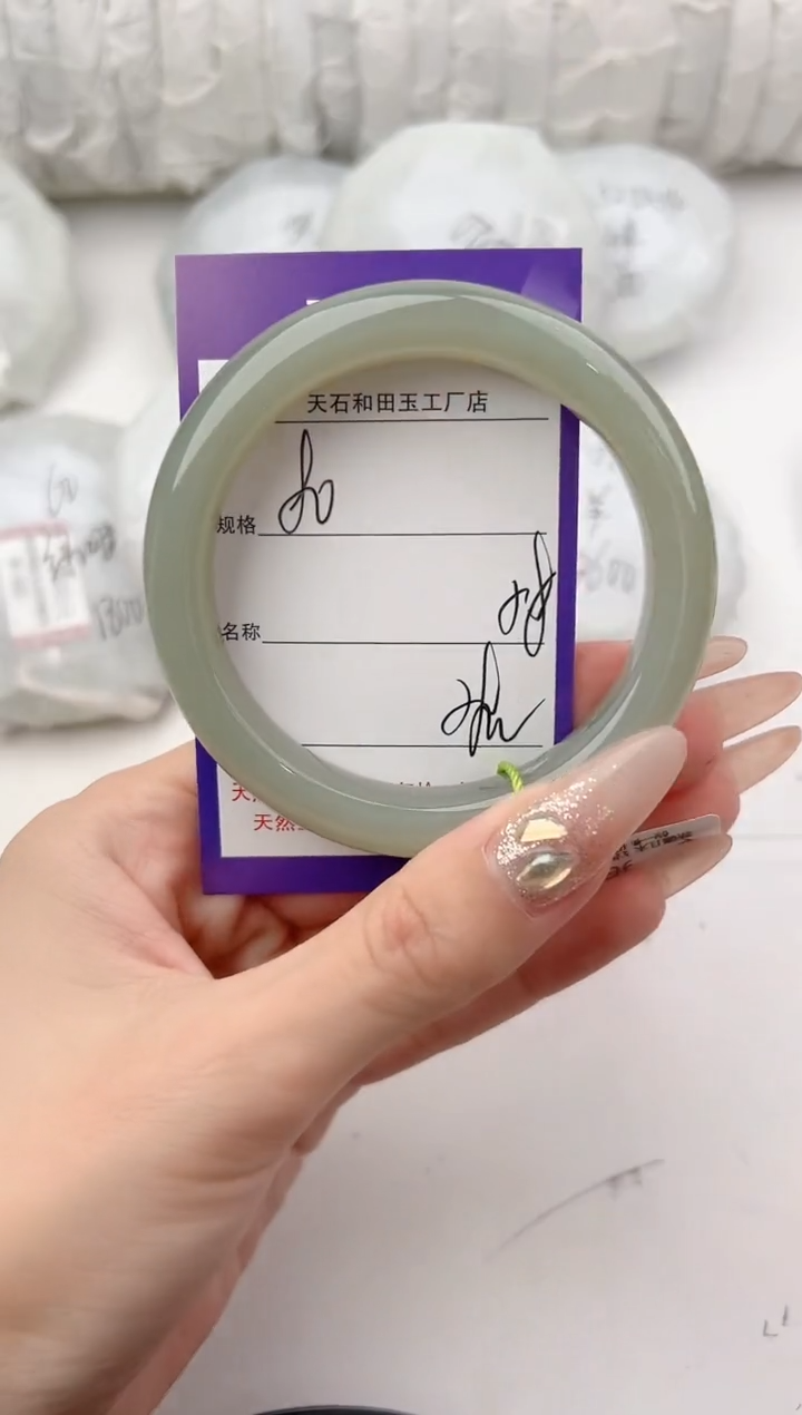 未镶嵌手镯和田玉M****a80颜色微差无瑕疵