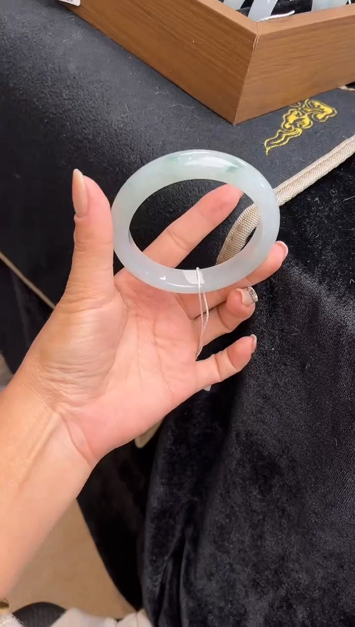 未镶嵌手镯翡翠手镯