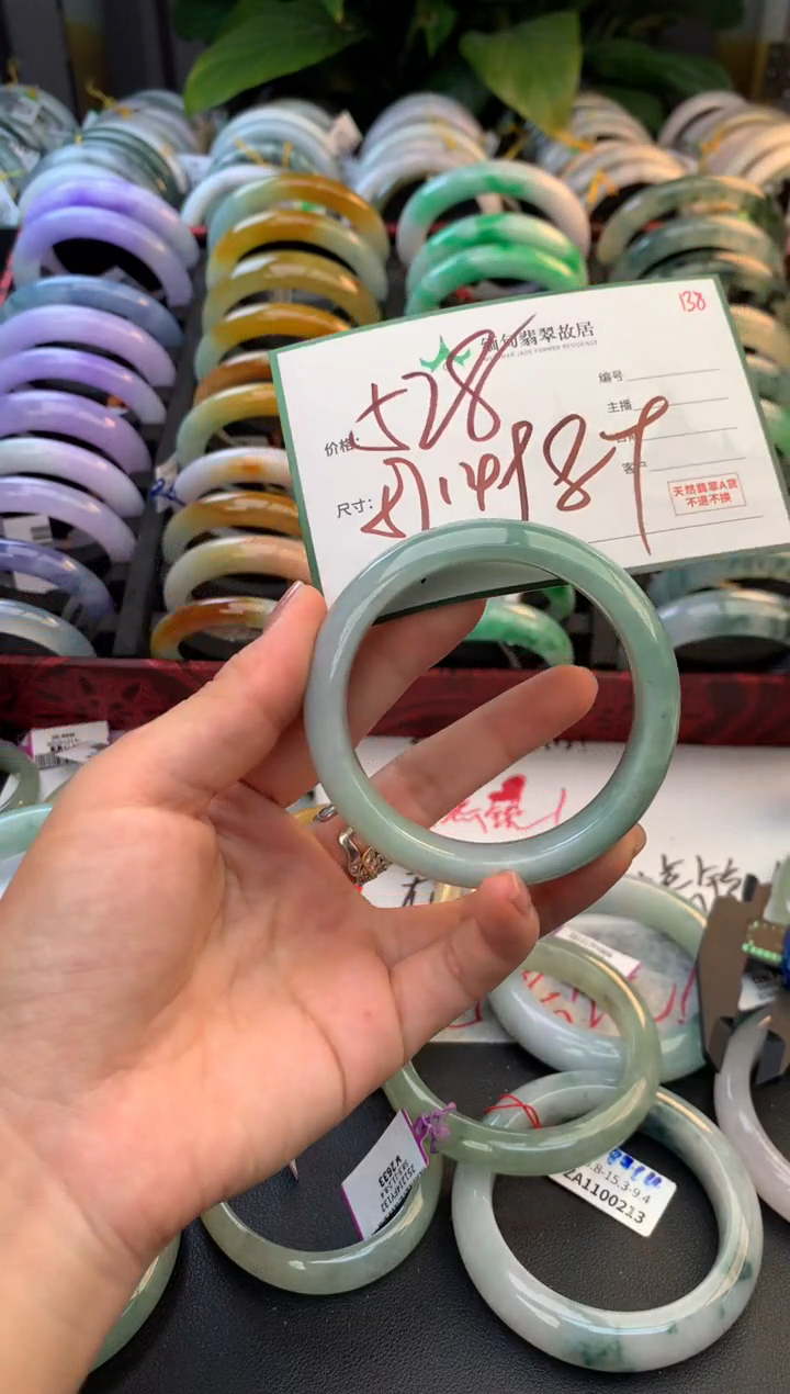 未镶嵌定制翡翠毛货需精细抛光+多人