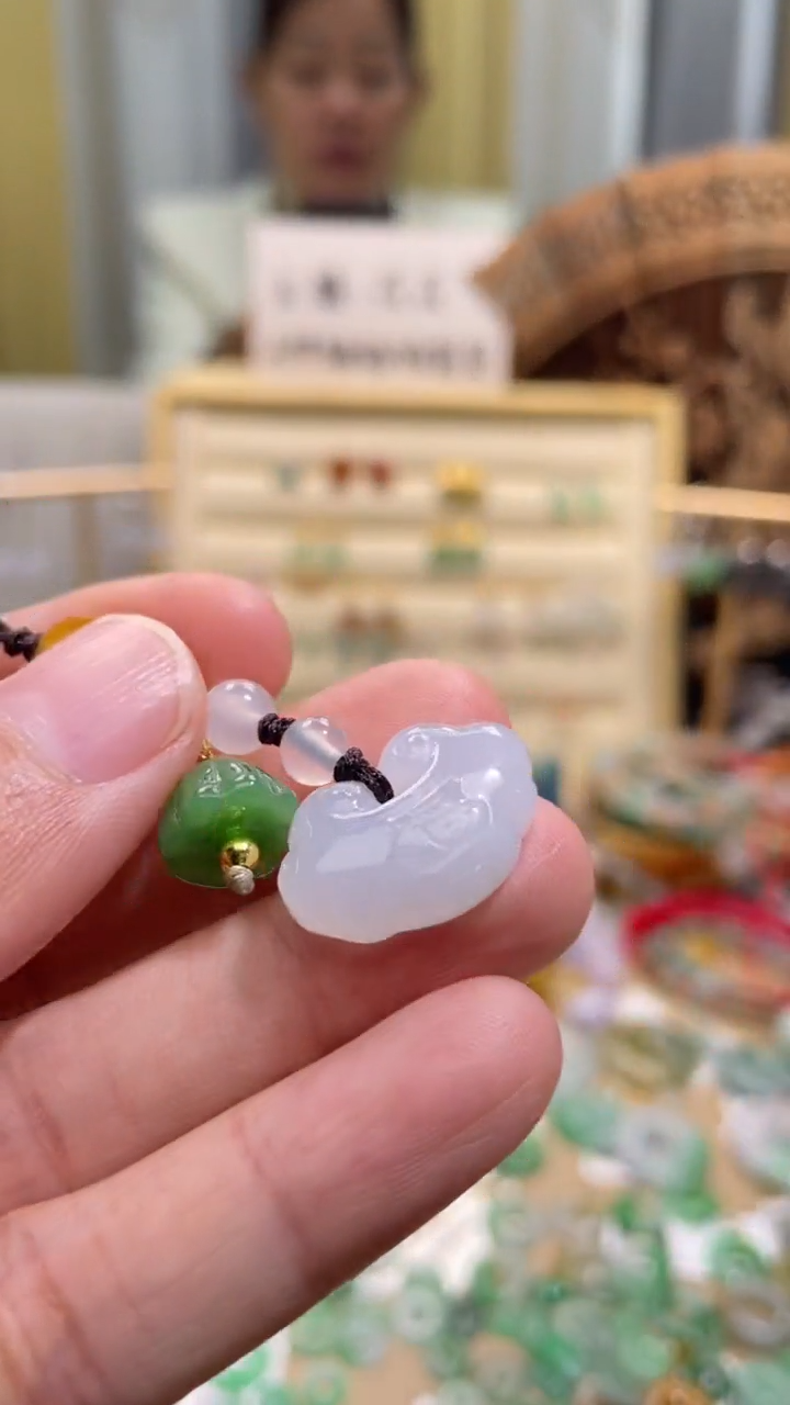 颈饰未镶嵌翡翠手机挂