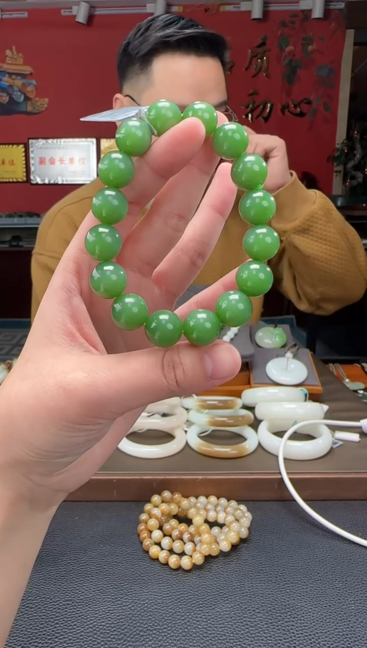 【闪购商品】和田玉手串未镶嵌碧玉粉绿单圈手串