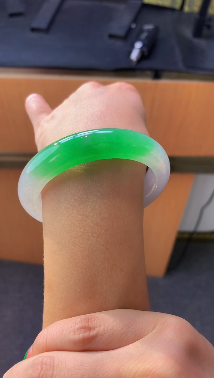 未镶嵌手镯翡翠-Q8 圈口 55.2全款140万 定金2万