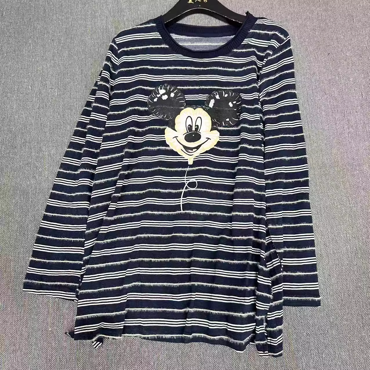 灰灰家秋冬新款女装休闲卡通条纹长袖百搭女士上衣HH3986