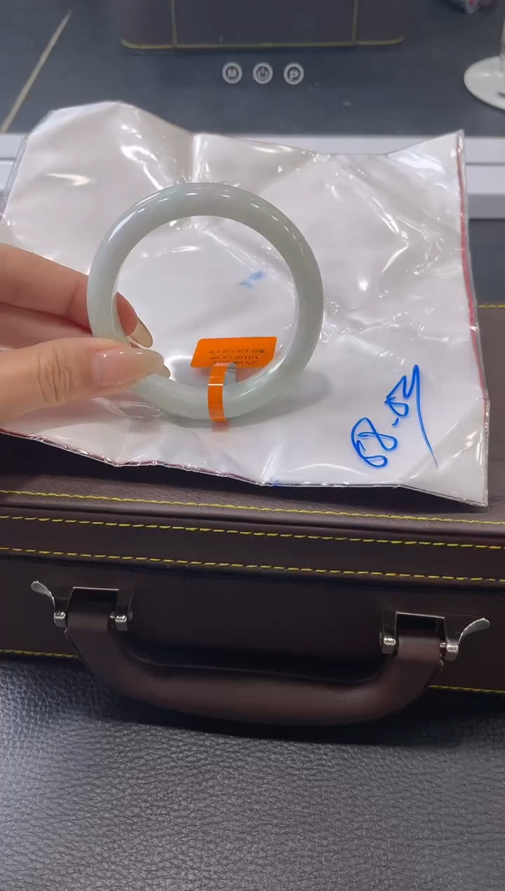 【闪购商品】翡翠手镯未镶嵌手镯