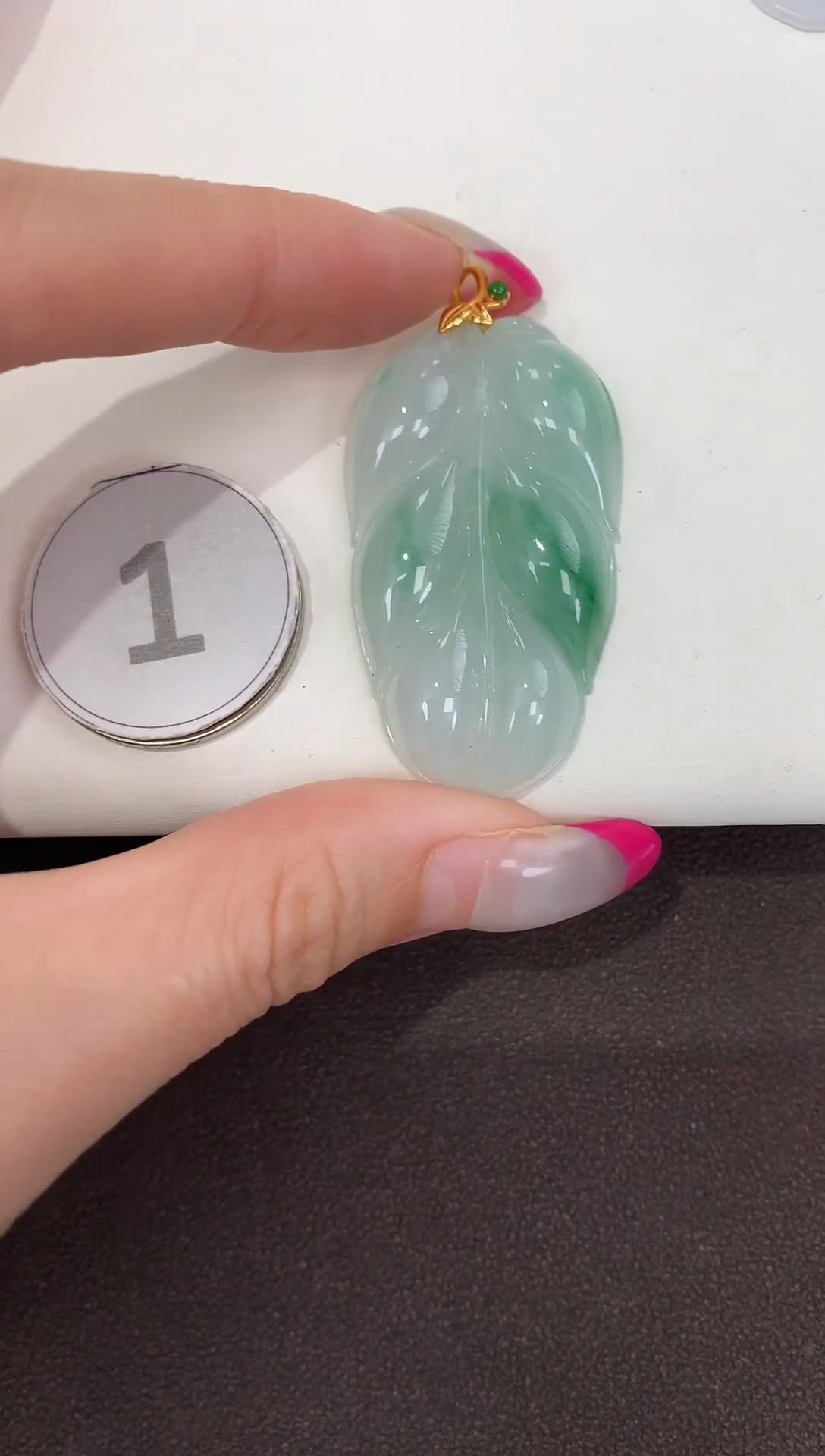 颈饰18K金镶嵌翡翠缅甸a货翡翠