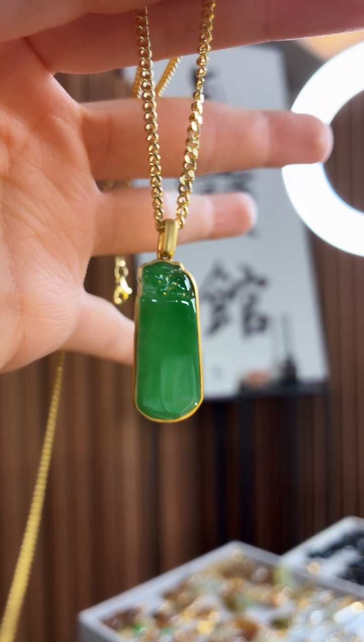 吊坠(不含链)18K金镶嵌翡翠吊坠