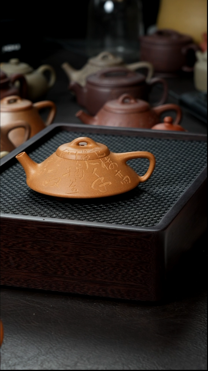 茶壶紫砂黄金段合瓢半手120刻字        全品